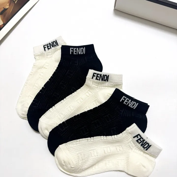 スーパーコピー ヴェルサーチ 靴下