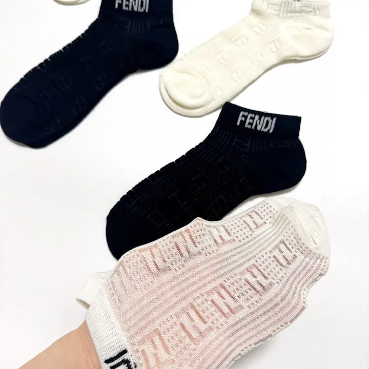 スーパーコピー ヴェルサーチ 靴下