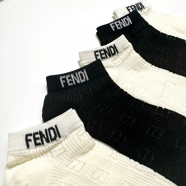 スーパーコピー ヴェルサーチ 靴下