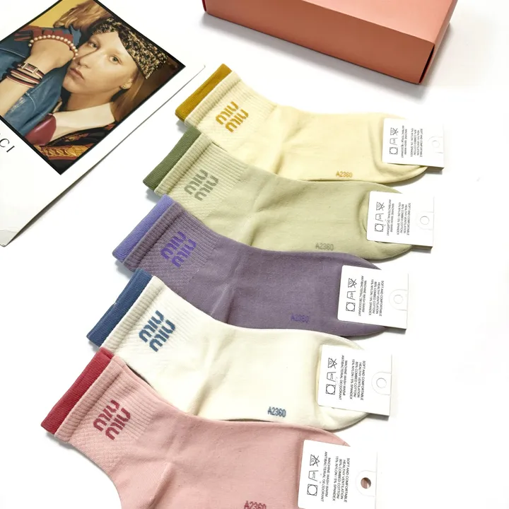 スーパーコピー ミュウミュウ 靴下