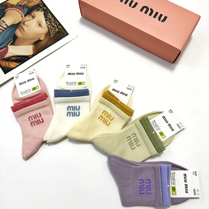 スーパーコピー ミュウミュウ 靴下
