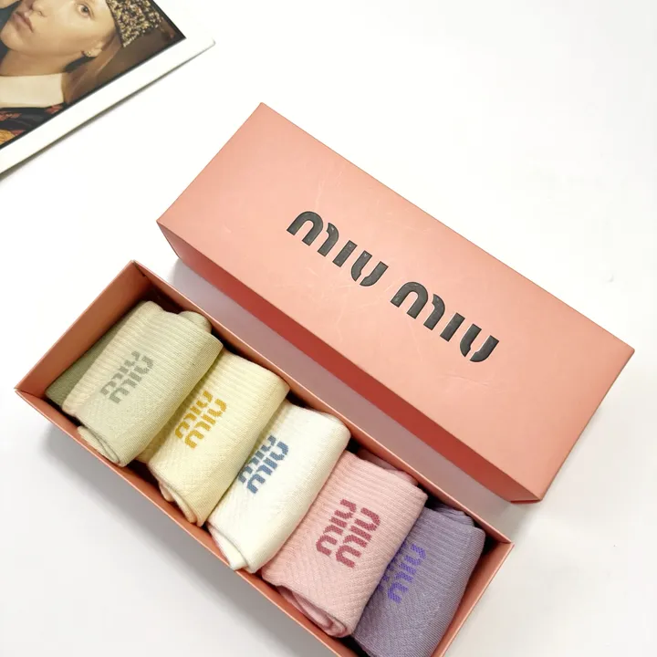 スーパーコピー ミュウミュウ 靴下