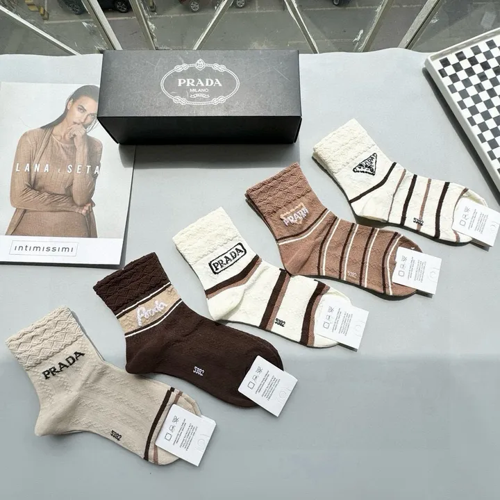 スーパーコピー プラダ 靴下