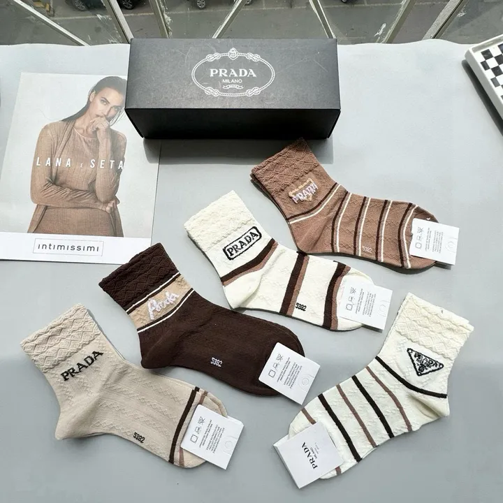 スーパーコピー プラダ 靴下