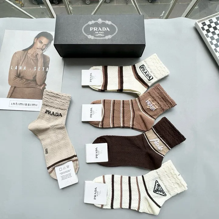 スーパーコピー プラダ 靴下
