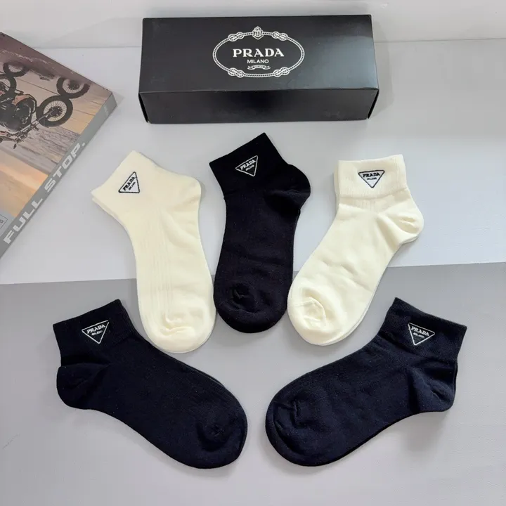 スーパーコピー プラダ 靴下