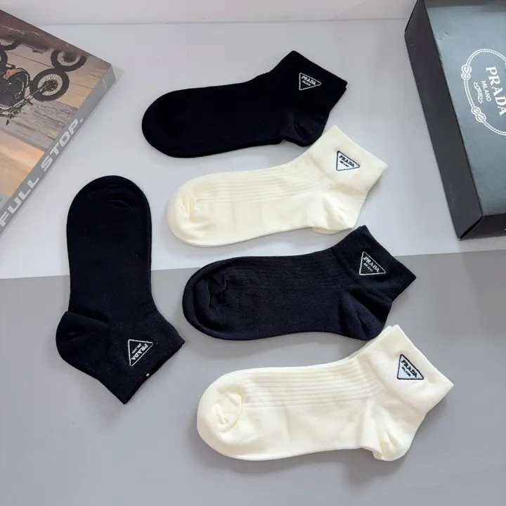 スーパーコピー プラダ 靴下