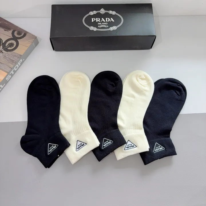 スーパーコピー プラダ 靴下