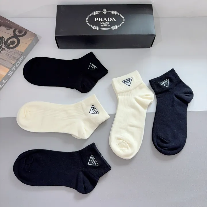 スーパーコピー プラダ 靴下