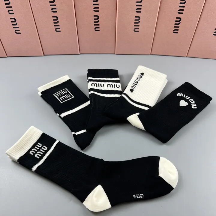 スーパーコピー ミュウミュウ 靴下
