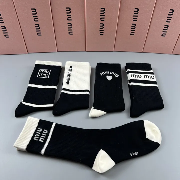 スーパーコピー ミュウミュウ 靴下
