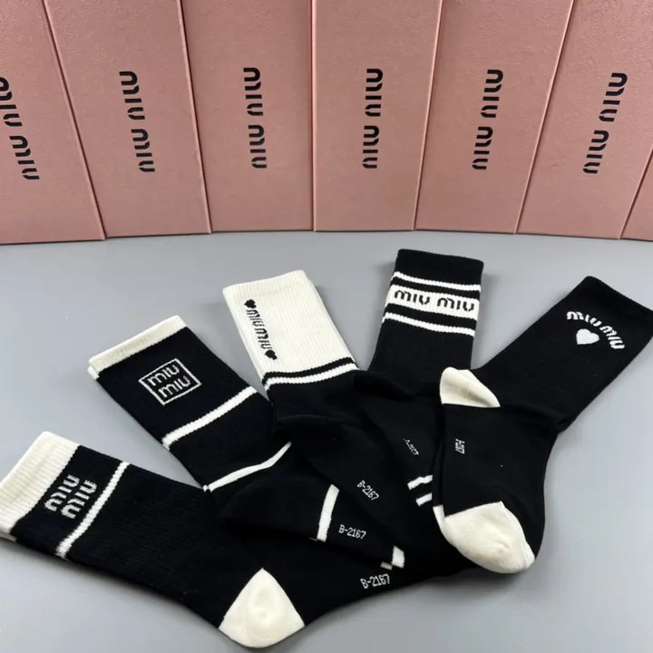 スーパーコピー ミュウミュウ 靴下