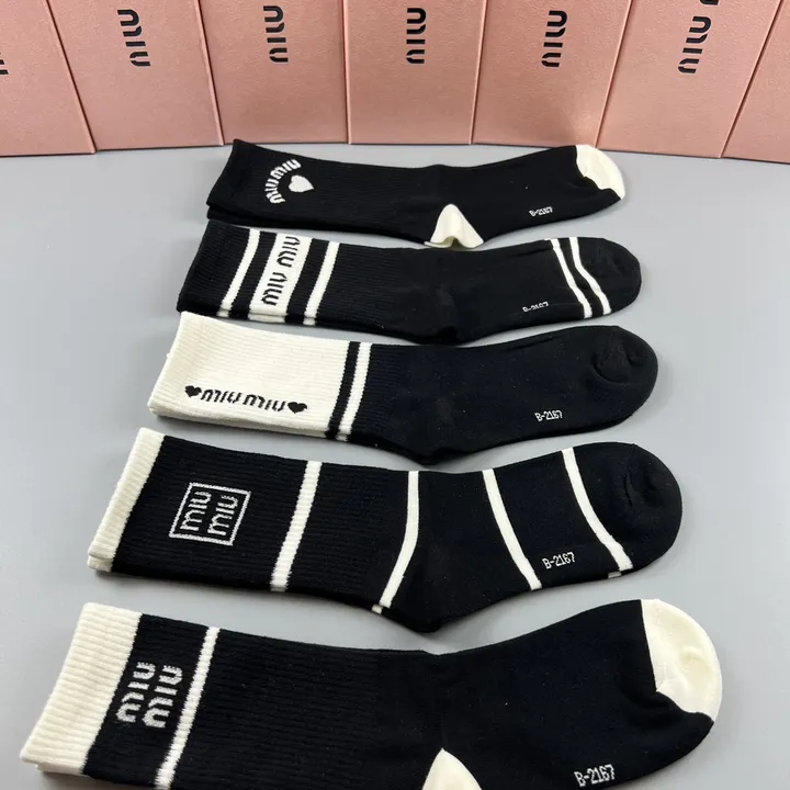 スーパーコピー ミュウミュウ 靴下
