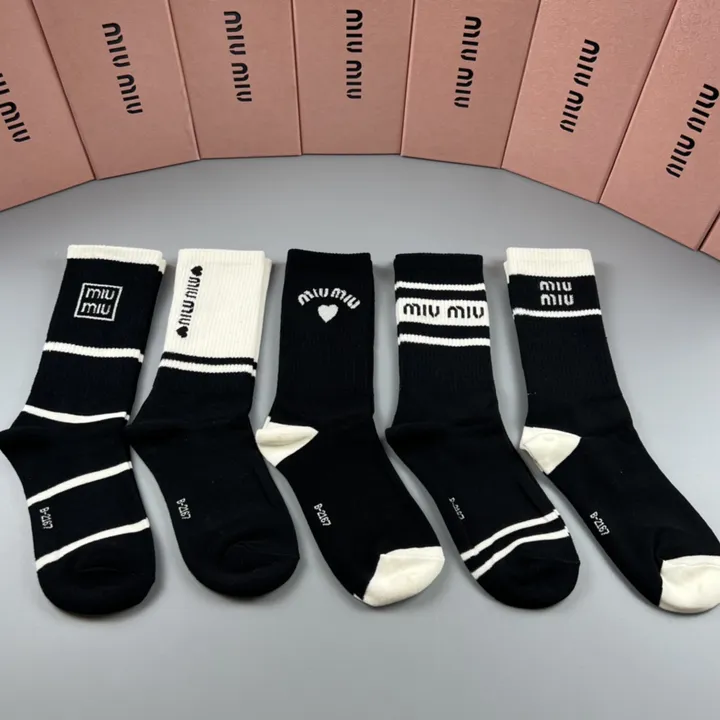 スーパーコピー ミュウミュウ 靴下