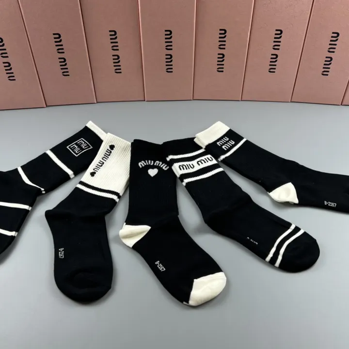 スーパーコピー ミュウミュウ 靴下