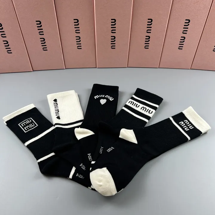 スーパーコピー ミュウミュウ 靴下