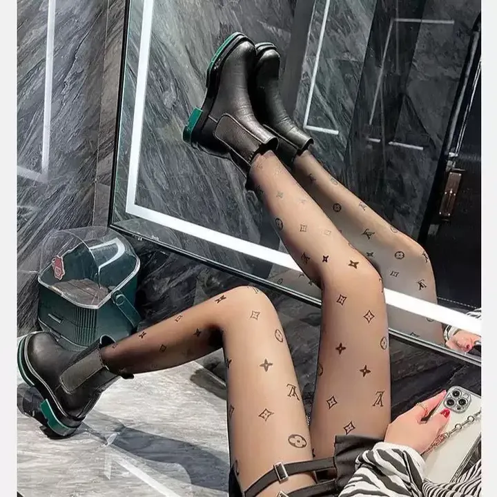 スーパーコピー ルイヴィトン 靴下