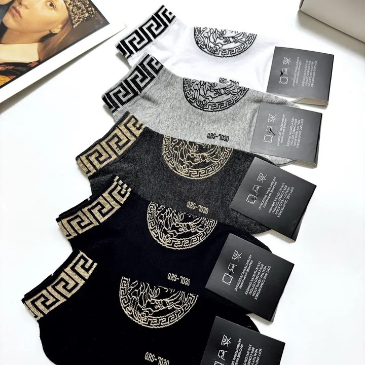 スーパーコピー ヴェルサーチ 靴下