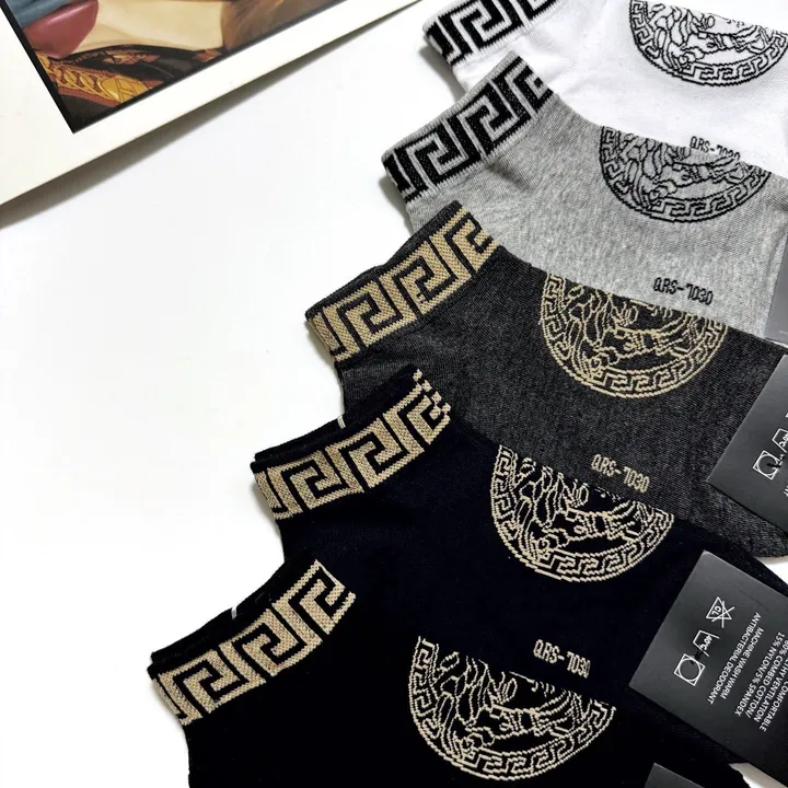 スーパーコピー ヴェルサーチ 靴下