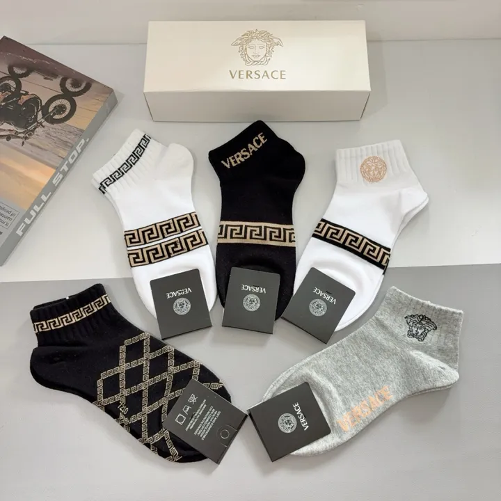 スーパーコピー ヴェルサーチ 靴下
