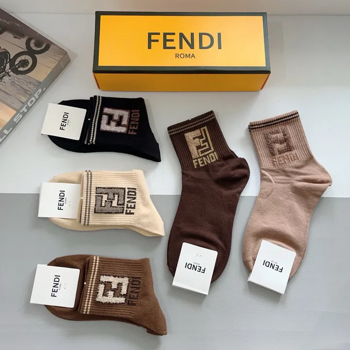 スーパーコピー ヴェルサーチ 靴下