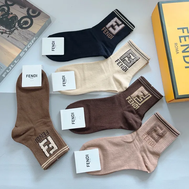 スーパーコピー ヴェルサーチ 靴下