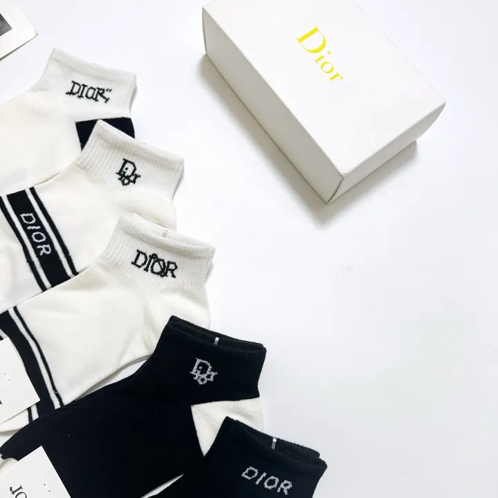 スーパーコピー ディオール 靴下