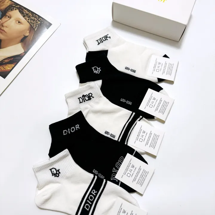 スーパーコピー ディオール 靴下