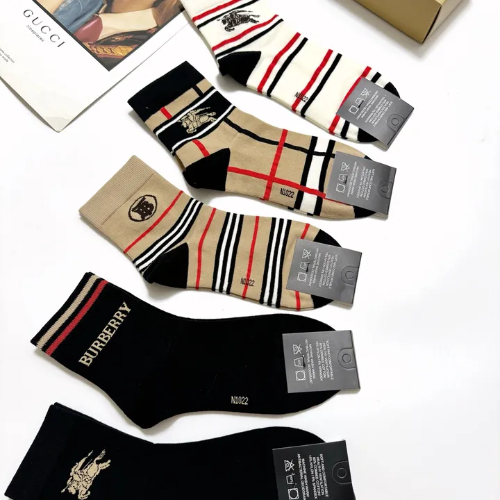 スーパーコピー プラダ 靴下