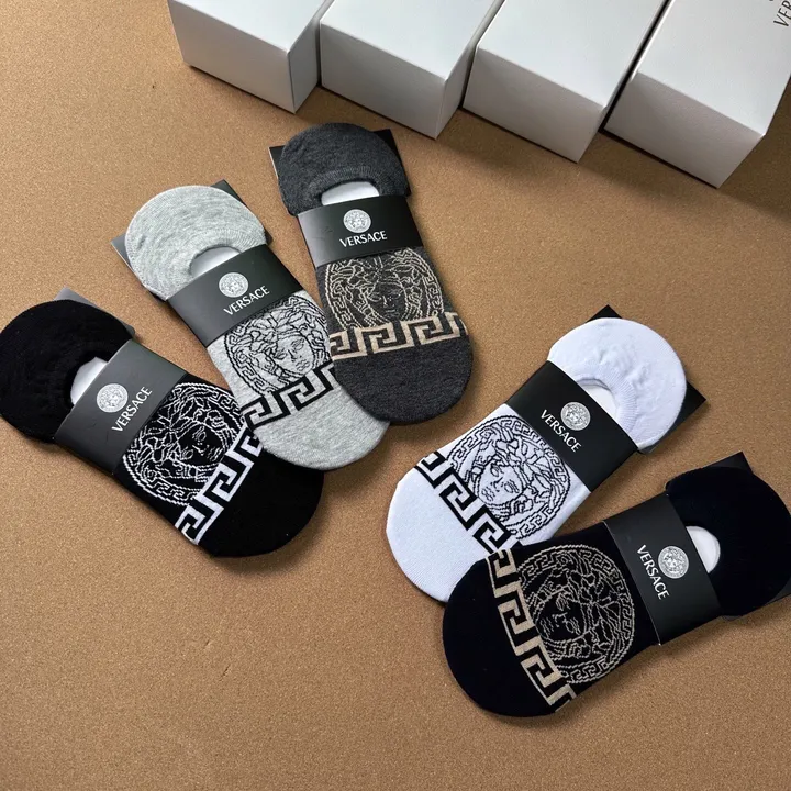 スーパーコピー ヴェルサーチ 靴下