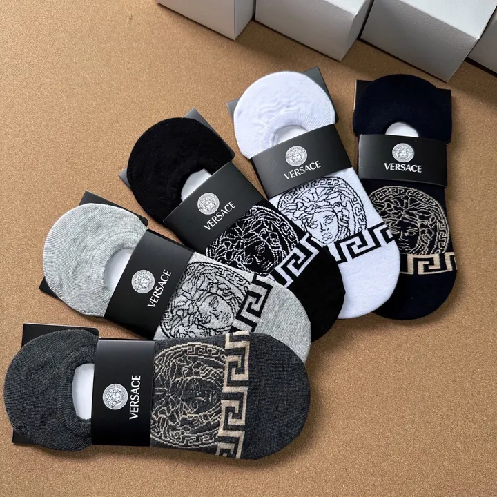 スーパーコピー ヴェルサーチ 靴下