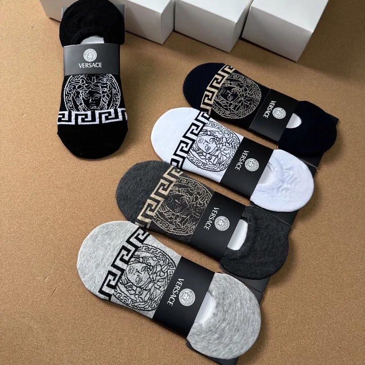 スーパーコピー ヴェルサーチ 靴下