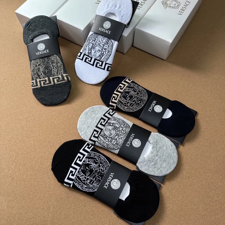 スーパーコピー ヴェルサーチ 靴下