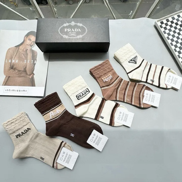 スーパーコピー プラダ 靴下