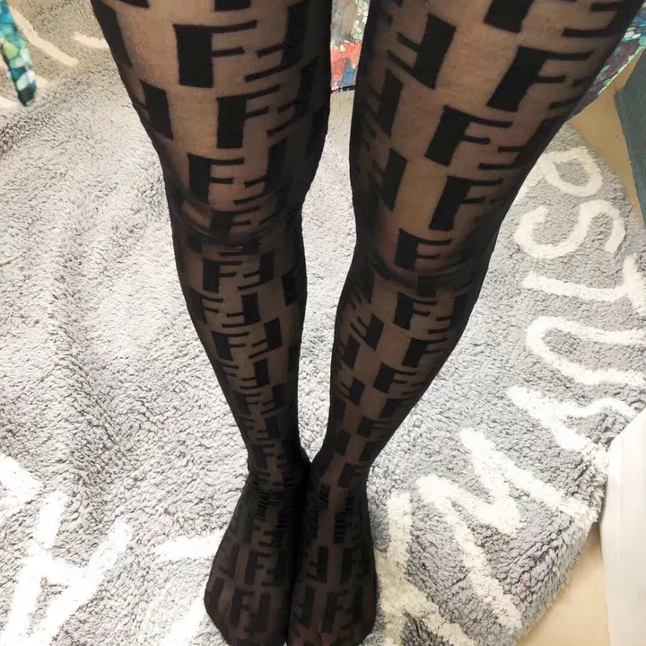 スーパーコピー フェンディ 靴下