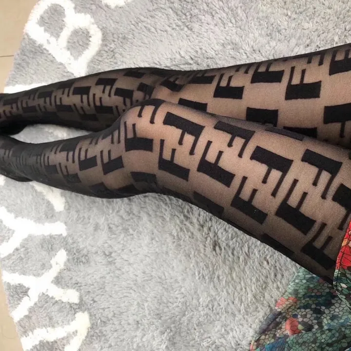 スーパーコピー フェンディ 靴下