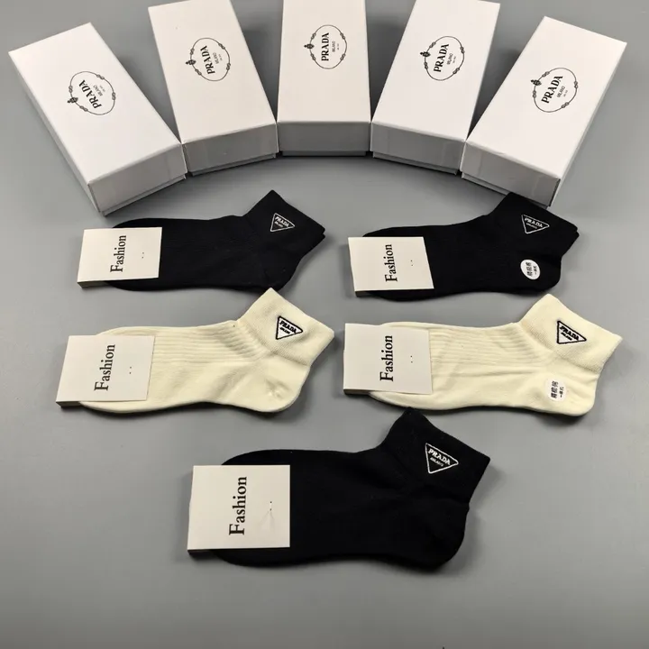 スーパーコピー プラダ 靴下