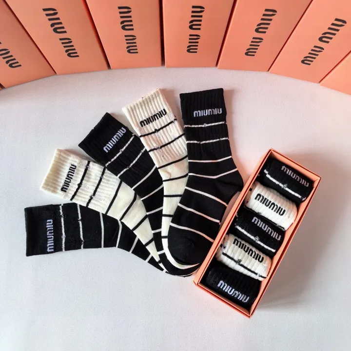 スーパーコピー ミュウミュウ 靴下