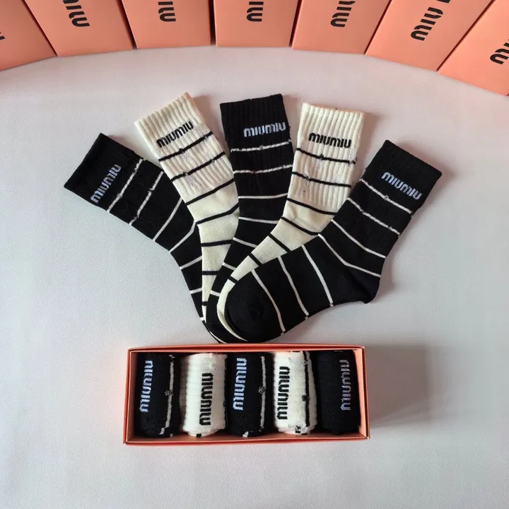 スーパーコピー ミュウミュウ 靴下