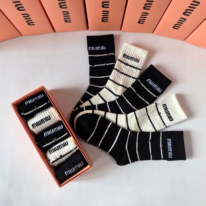 スーパーコピー ミュウミュウ 靴下