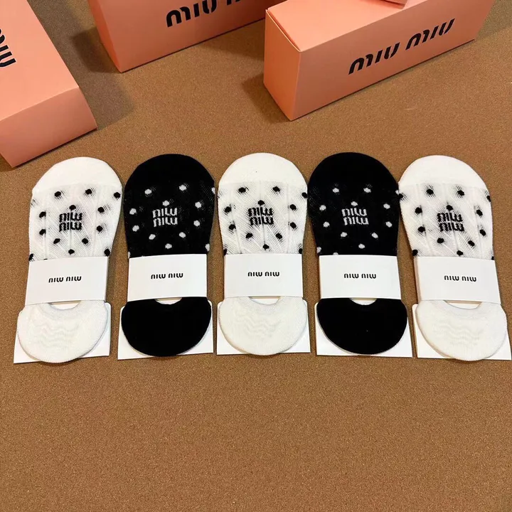 スーパーコピー ミュウミュウ 靴下