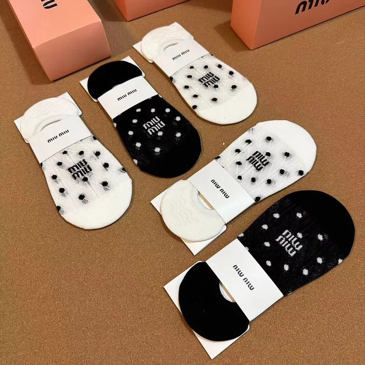 スーパーコピー ミュウミュウ 靴下