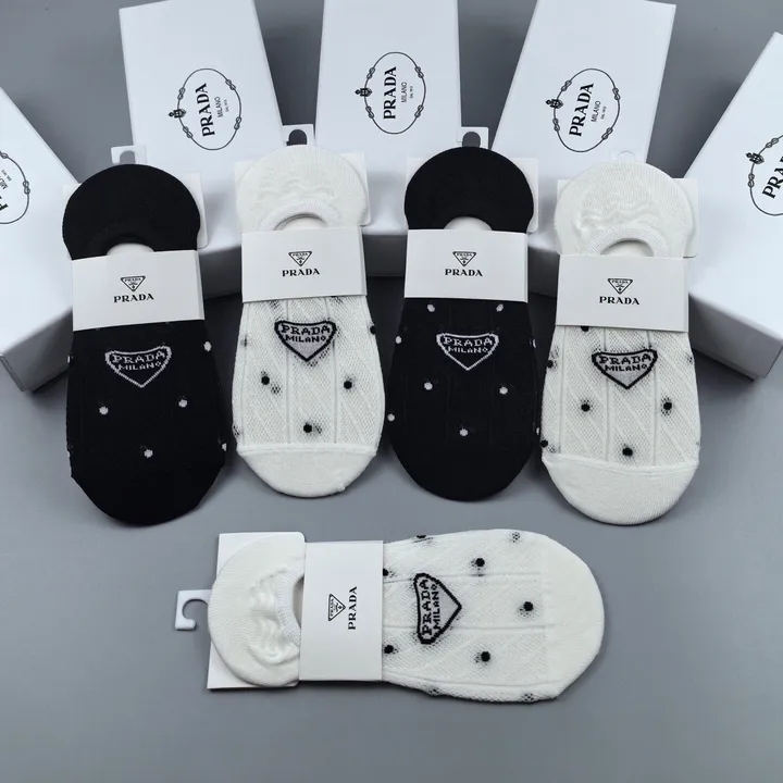 スーパーコピー プラダ 靴下