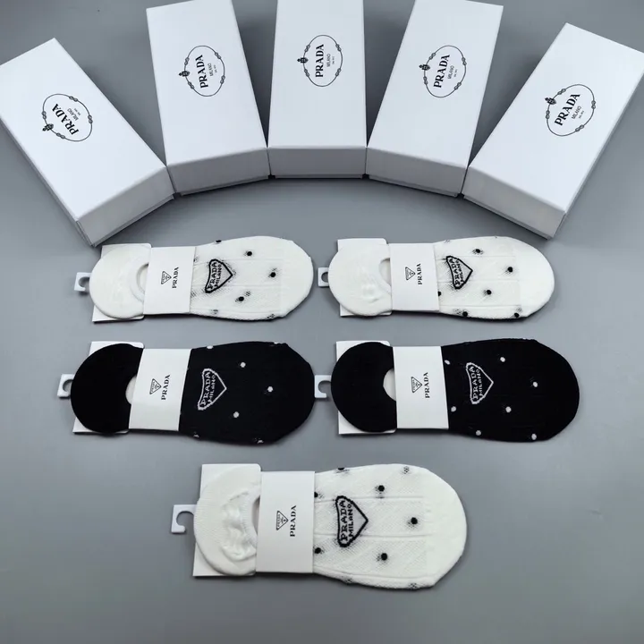 スーパーコピー プラダ 靴下