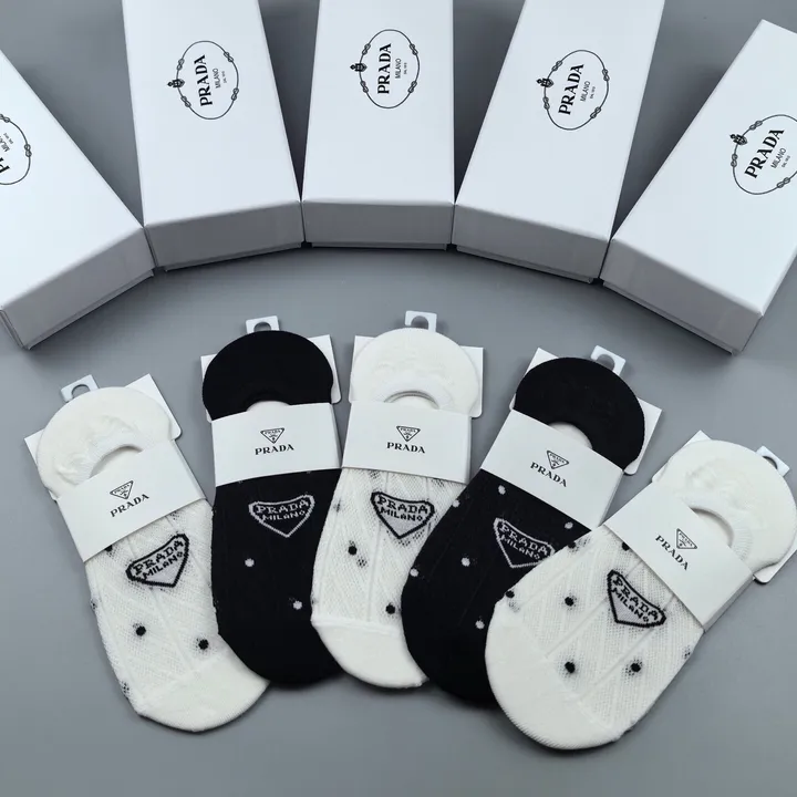 スーパーコピー プラダ 靴下