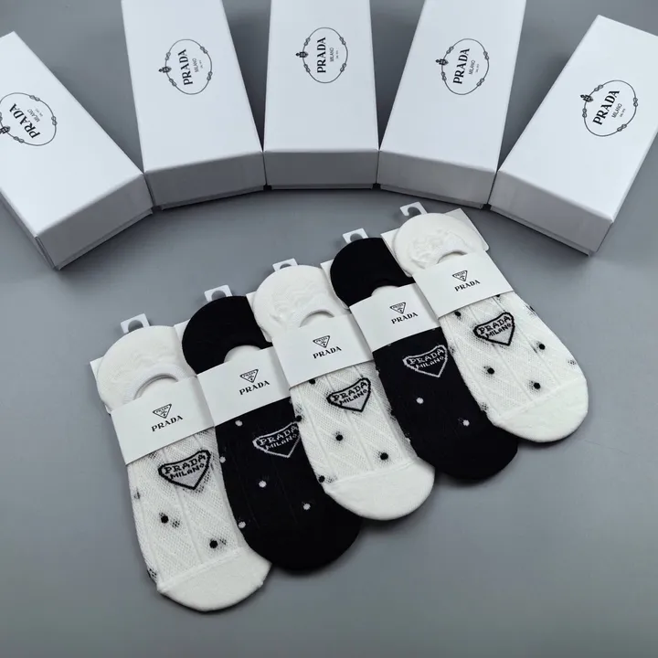 スーパーコピー プラダ 靴下