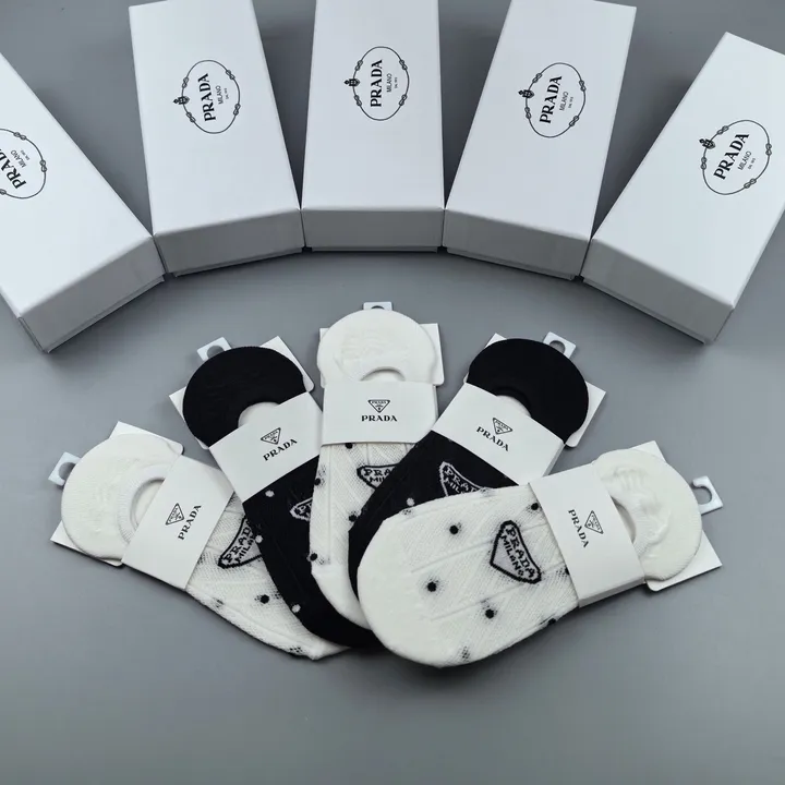 スーパーコピー プラダ 靴下