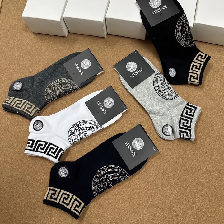 スーパーコピー ヴェルサーチ 靴下