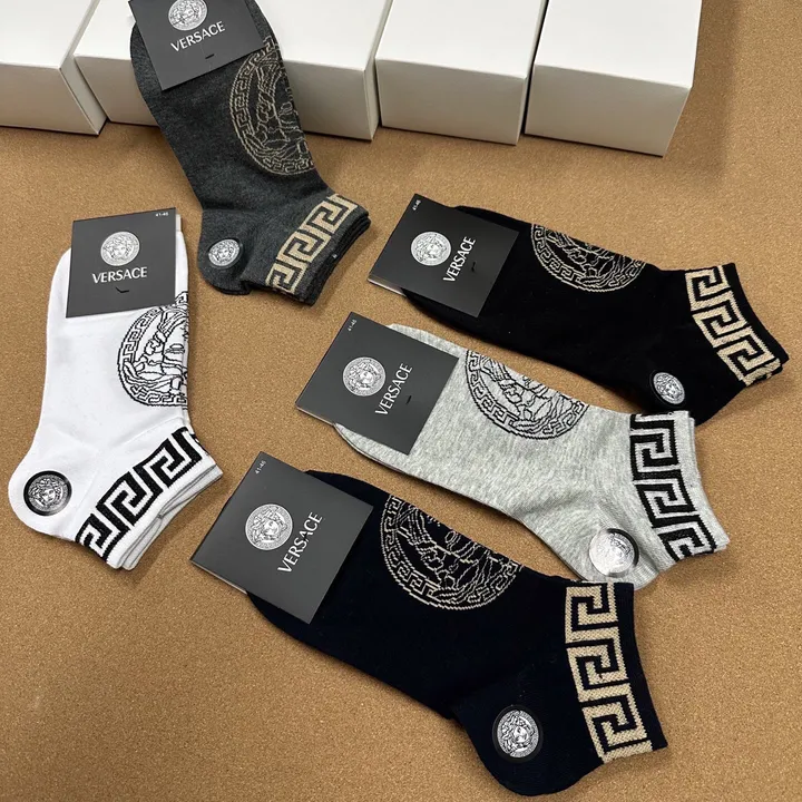 スーパーコピー ヴェルサーチ 靴下