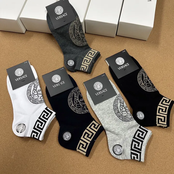 スーパーコピー ヴェルサーチ 靴下